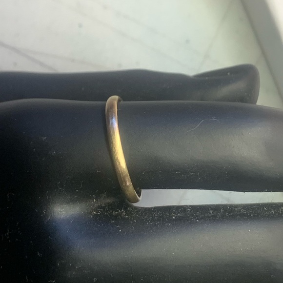 Simple Solid 10kt Gold Ring. Marked and tested. - Picture 6 of 8